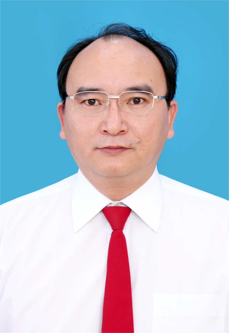 杨伟东